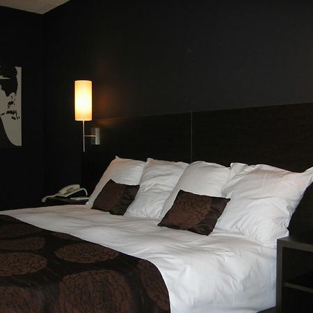B-Aparthotel Moretus Antwerpen Zimmer foto